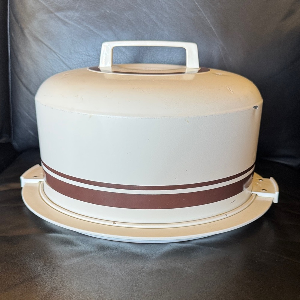 Vintage Atapco tin Cake Carrier